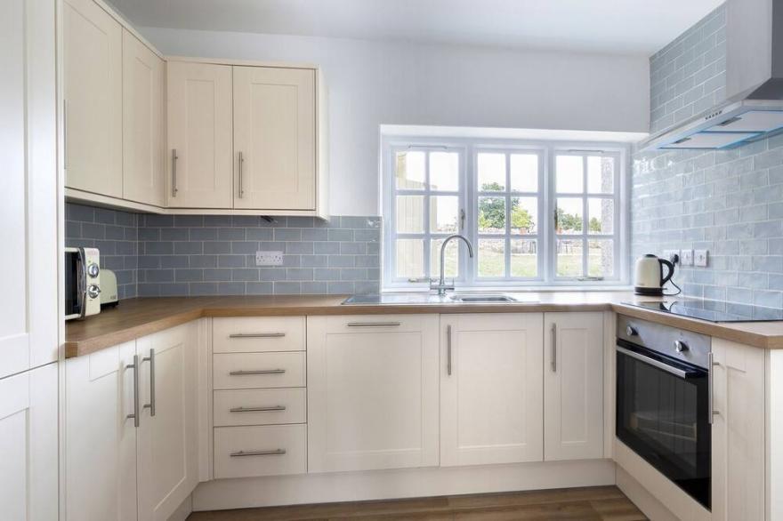 Meadow View 2 - sleeps 4 guests  in 2 bedrooms