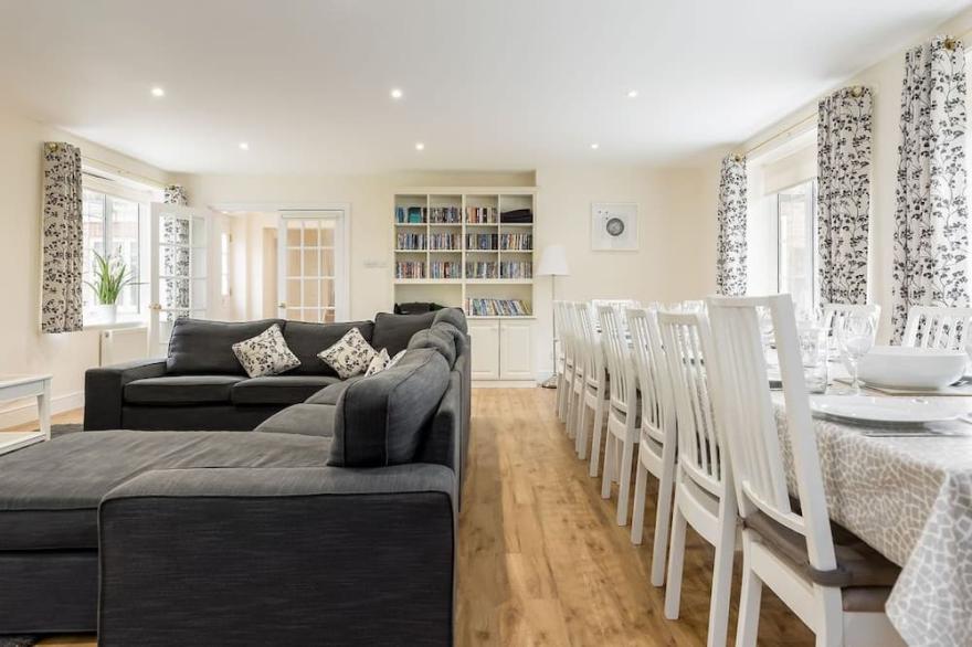An Idyllic, Family- Friendly Cottage On A Private Estate In Burley
