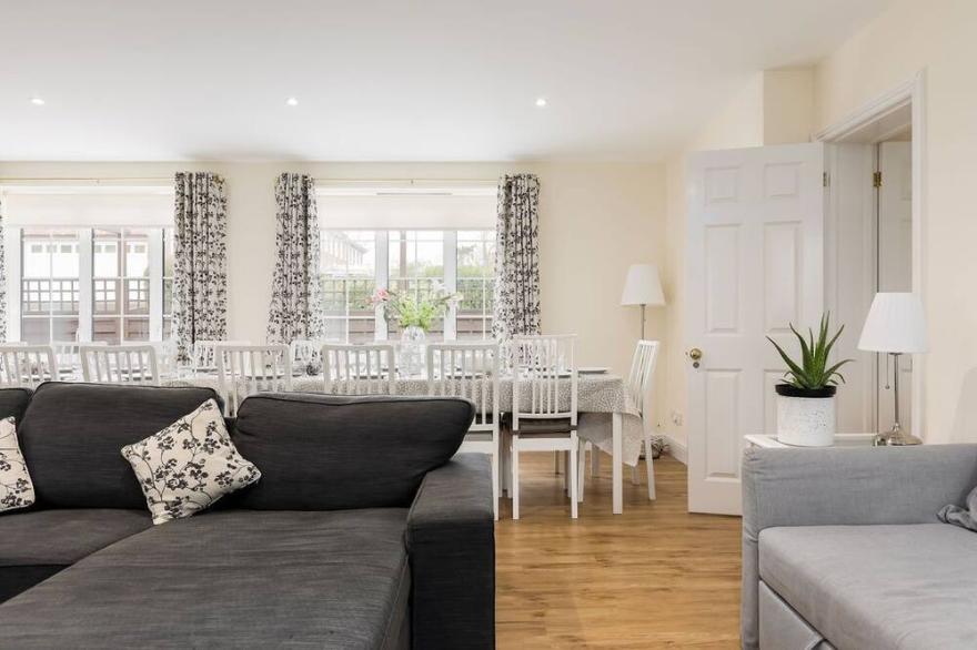 An Idyllic, Family- Friendly Cottage On A Private Estate In Burley