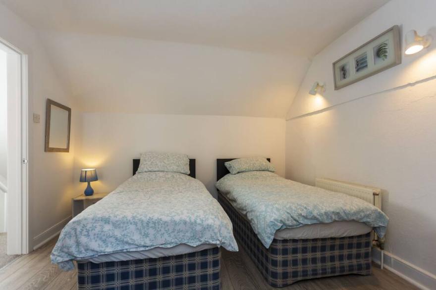 WOOLACOMBE ADMIRALS LODGE | 6 Bedrooms | Woolacombe | Sleeps 12