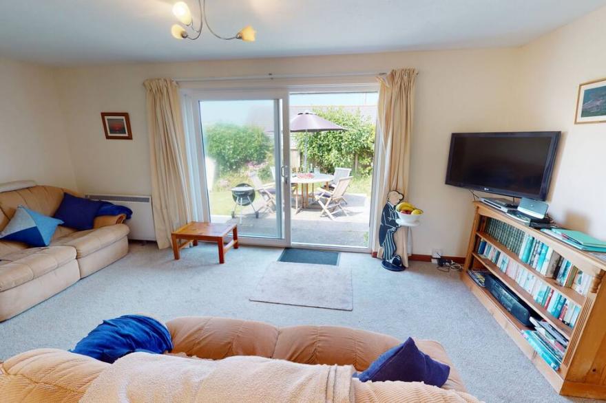 CROYDE PEACH COTTAGE | 3 Bedrooms | Sleeps 6 | Pets  | 5 Minute walk to beach