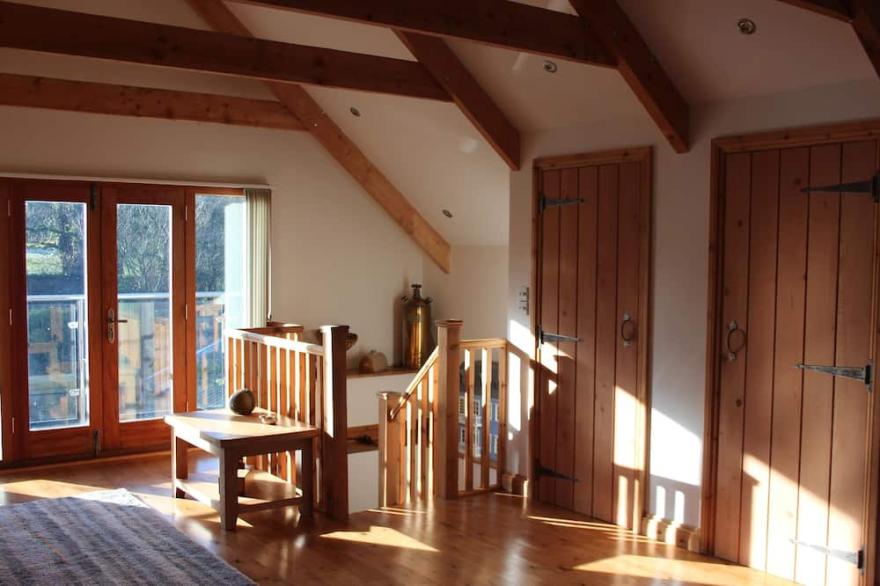Character Barn, National Park Private courtyard, peaceful, log burner sleeps 4
