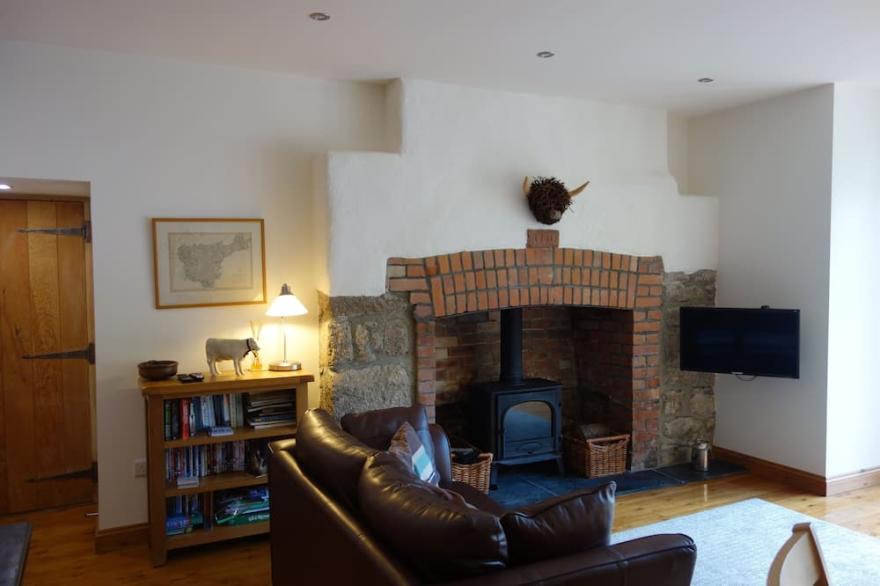 Character Barn, National Park Private courtyard, peaceful, log burner sleeps 4