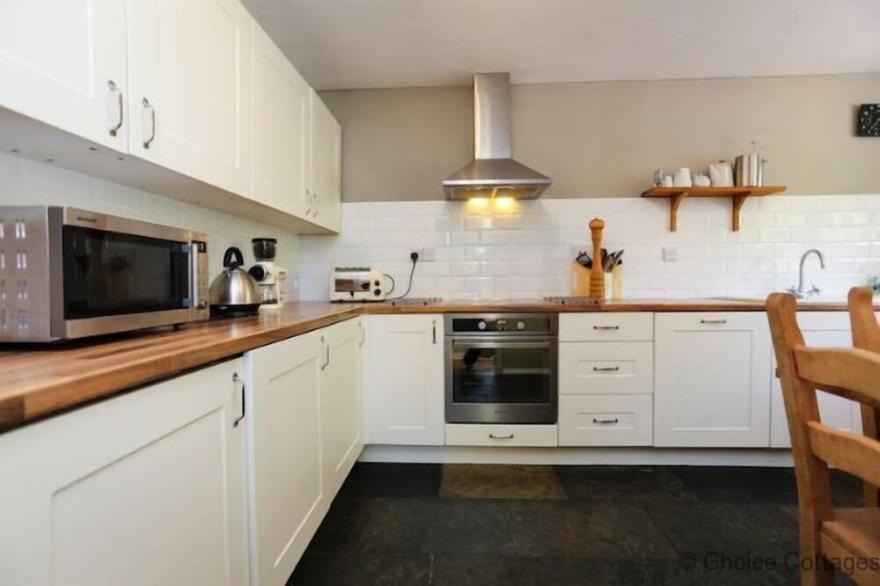CROYDE LOOKOUT | 3 Bedrooms | Croyde | Sleeps 6 | Surf Room