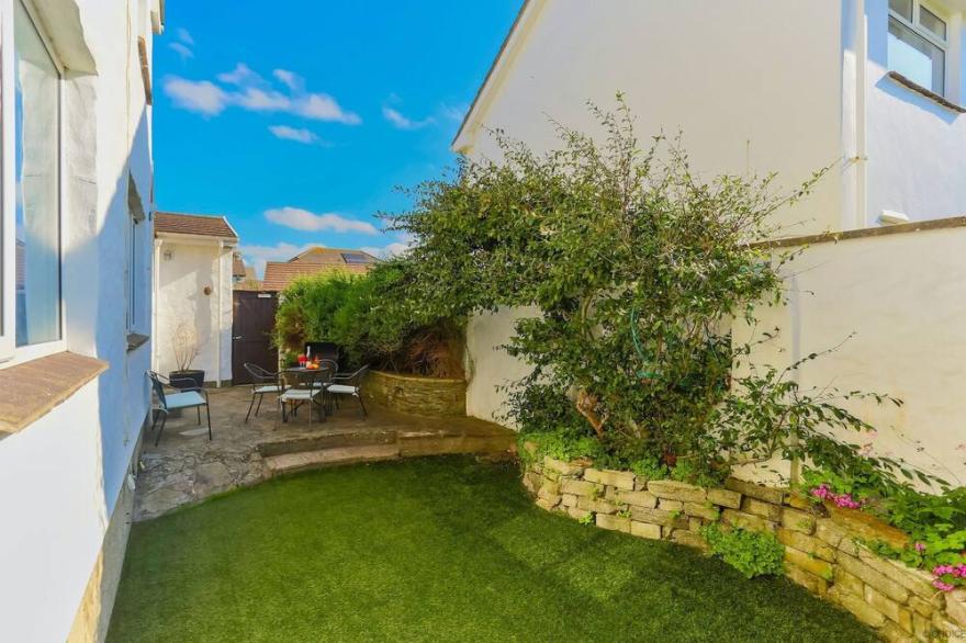 CROYDE VILLA SUNSEA | 6 Bedrooms | Croyde | Sleeps 12