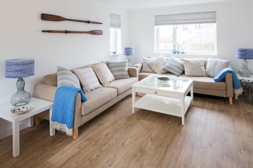 Beachstyle tasteful detached home between Croyde beach and village with sea view