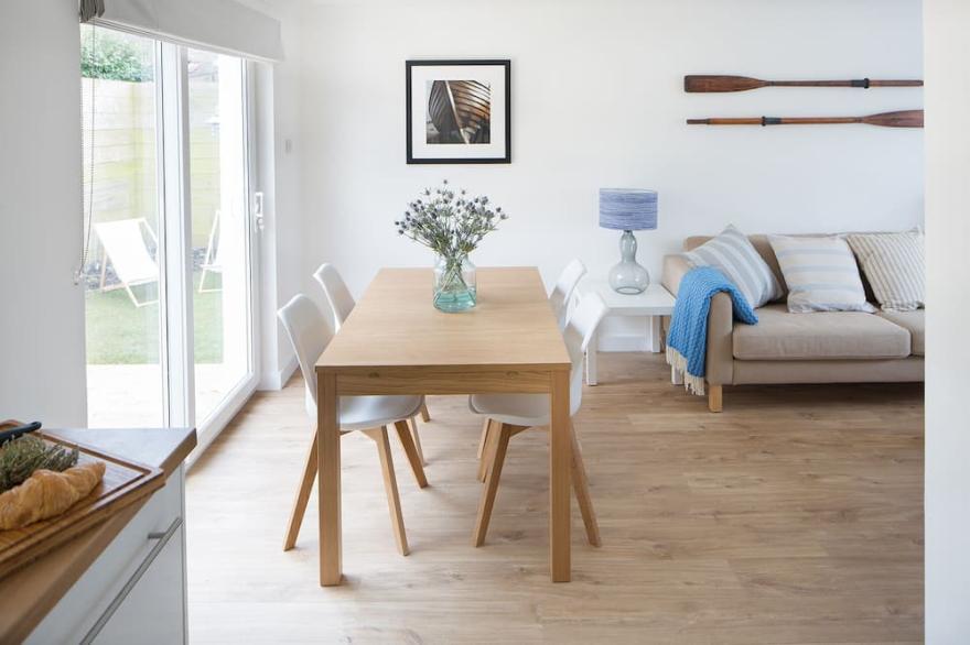 Beachstyle tasteful detached home between Croyde beach and village with sea view