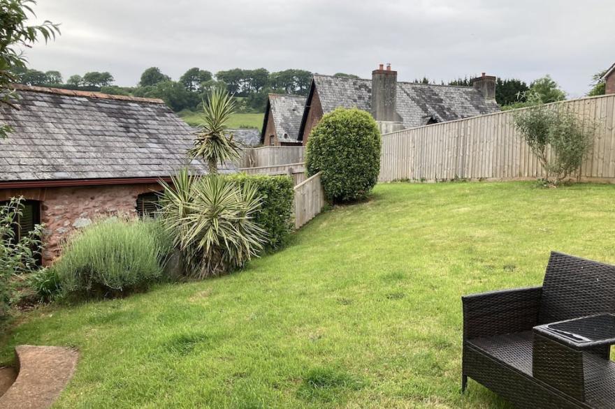 Barn Conversion, 5 miles from the coast with own parking and garden