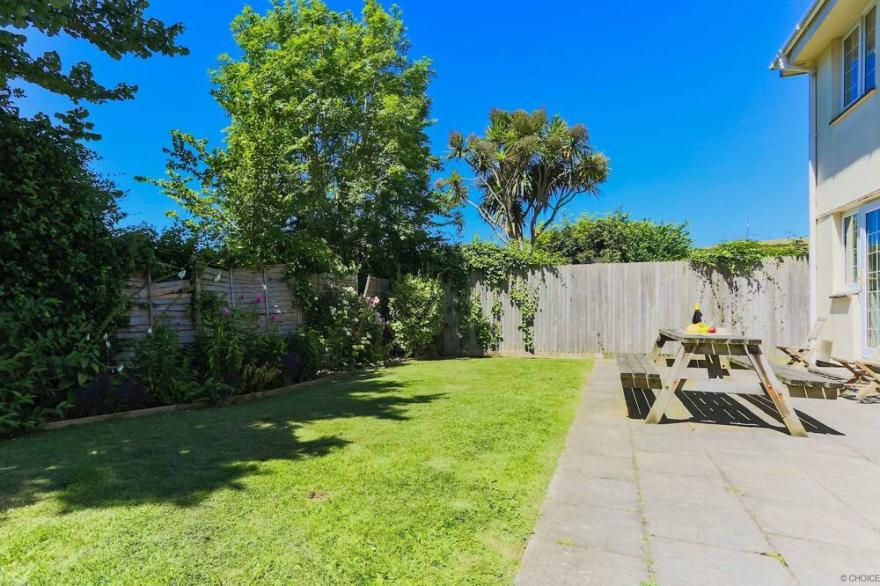 CROYDE RIDGEWAY | 3 Bedrooms  | Sleeps 6 | Central location