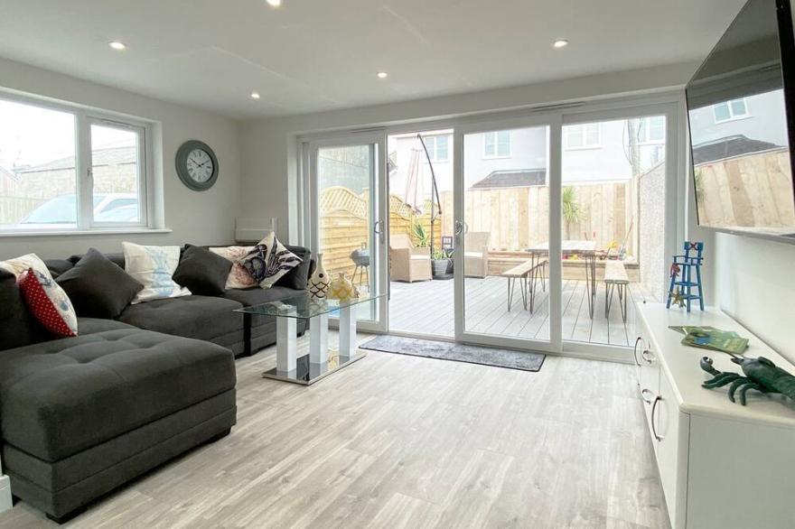 NOW TAKING BOOKINGS FOR 2023 Meadow Cottage is a spectacular single level detached property