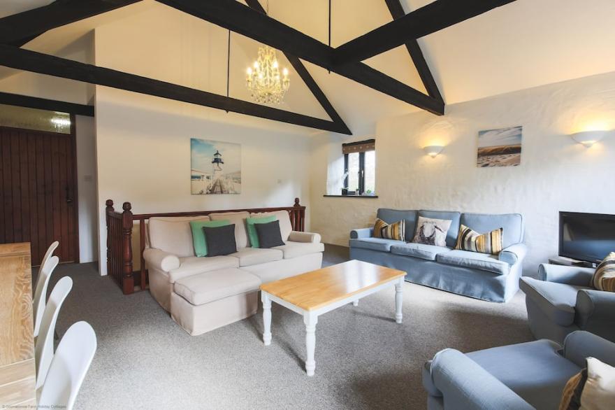 Huge converted mill, dog-friendly w/hot tubs - sleeps 19!