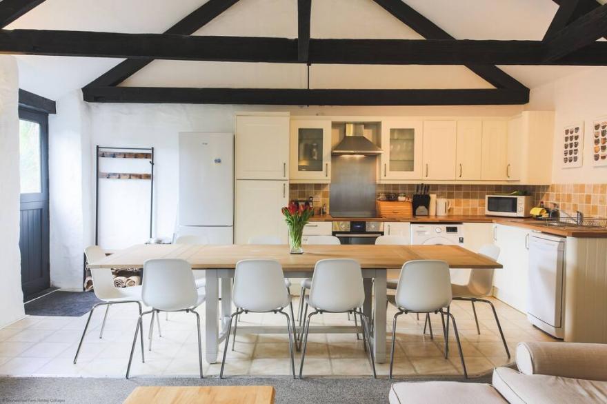 Huge converted mill, dog-friendly w/hot tubs - sleeps 19!