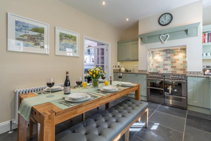 Place View is a delightful and traditional Cornish terraced cottage.