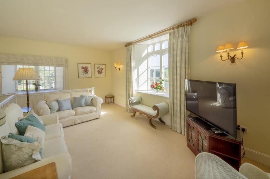 Spacious, self contained flat within this Historic Castle of Caerhays, within walking distance of th