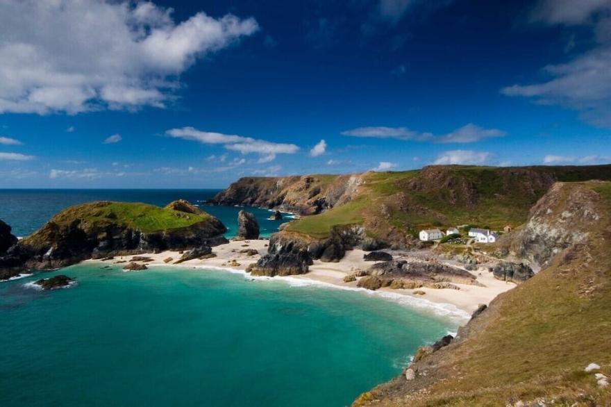 Seaspray - Inspirational cliff top setting with fantastic sea views