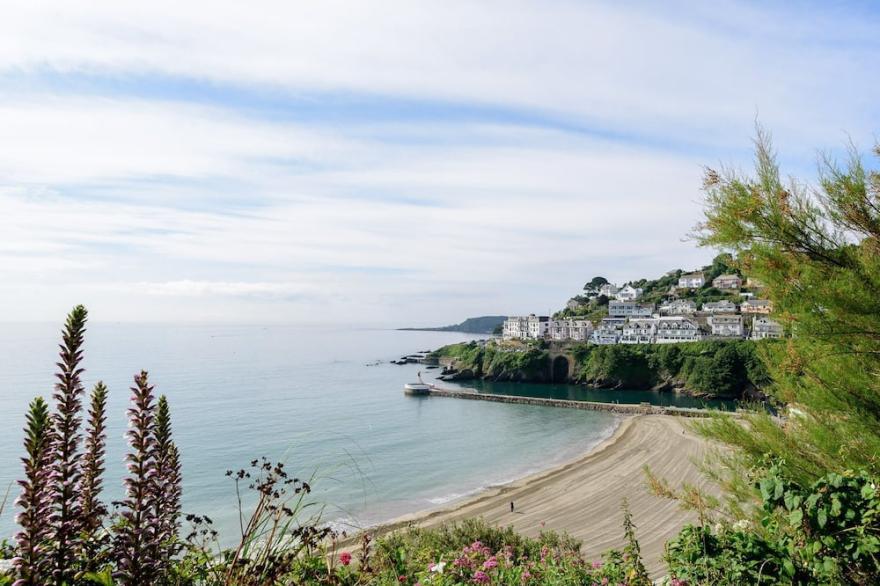 Beautiful one bedroom apartment with fabulous sea views.