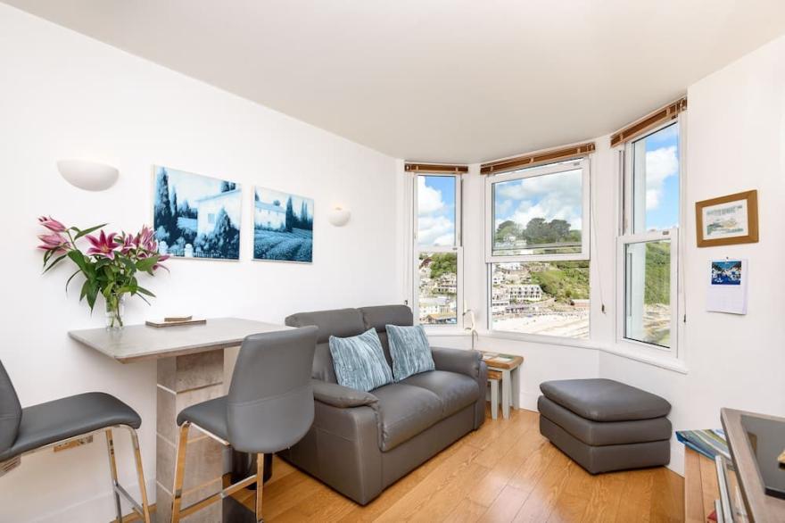 Beautiful one bedroom apartment with fabulous sea views.