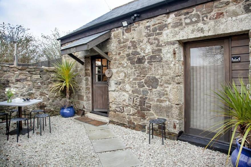 The Barn in Lanhydrock, Bodmin -  a cottage that sleeps 6 guests  in 3 bedrooms