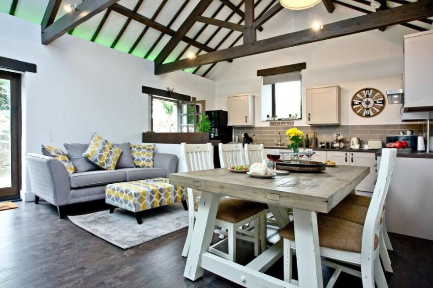 The Barn in Lanhydrock, Bodmin -  a cottage that sleeps 6 guests  in 3 bedrooms
