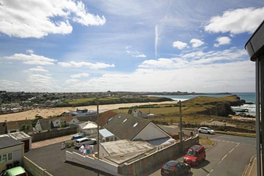 Zenith 16 is a beautiful apartment overlooking Porth Beach