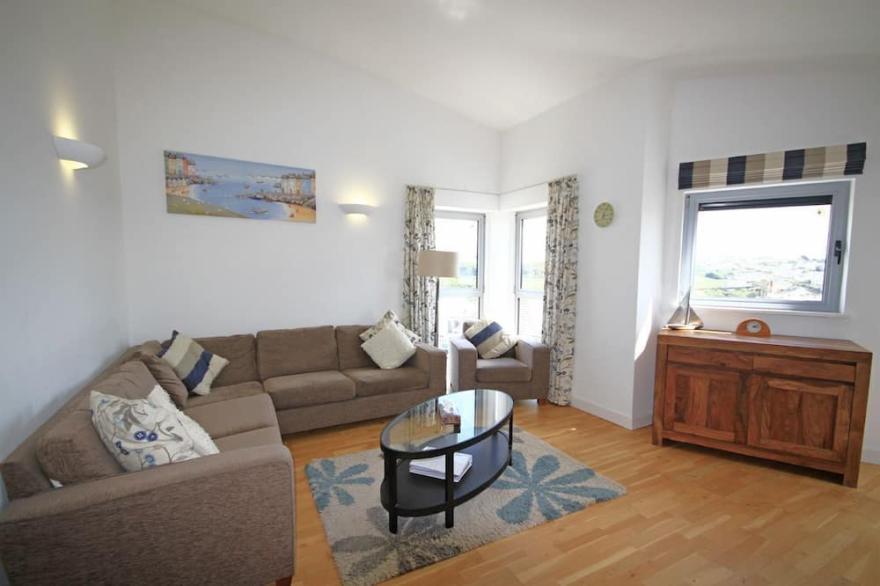Zenith 16 is a beautiful apartment overlooking Porth Beach