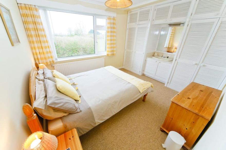 Bungalow-Outdoor Heated Swimming Pool (open April - September) St Merryn,Padstow