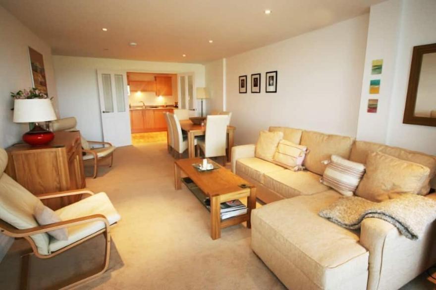 Headland View is a beautiful 2 bedroom apartment in Bredon Court overlooking the golf course NOW TAK