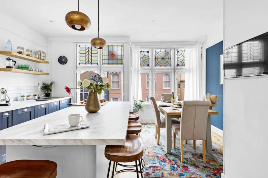 Modern stylish flat with plenty of charm in central Dartmouth
