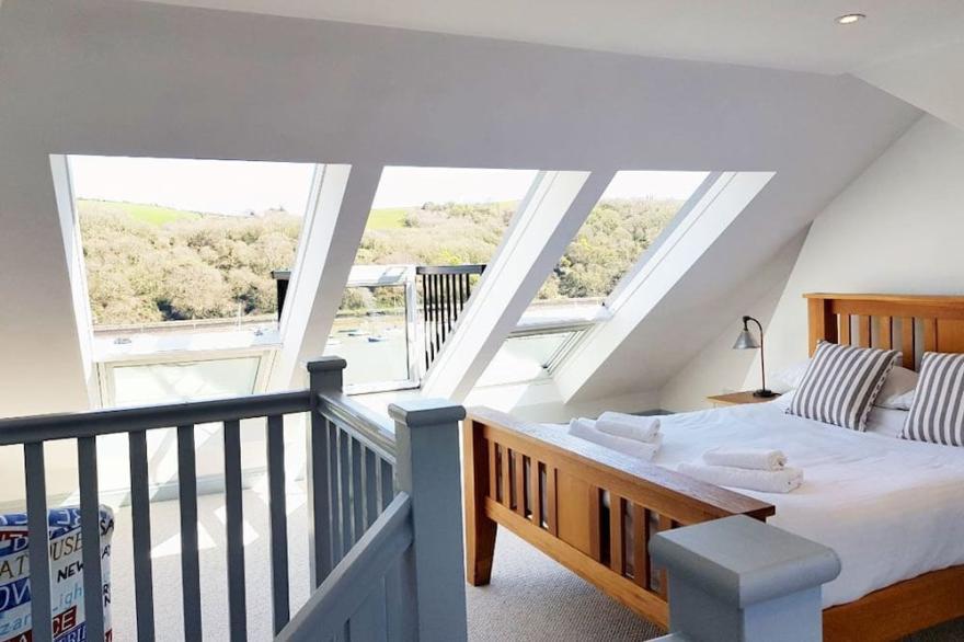 Ferry View - sleeps 6 guests  in 3 bedrooms