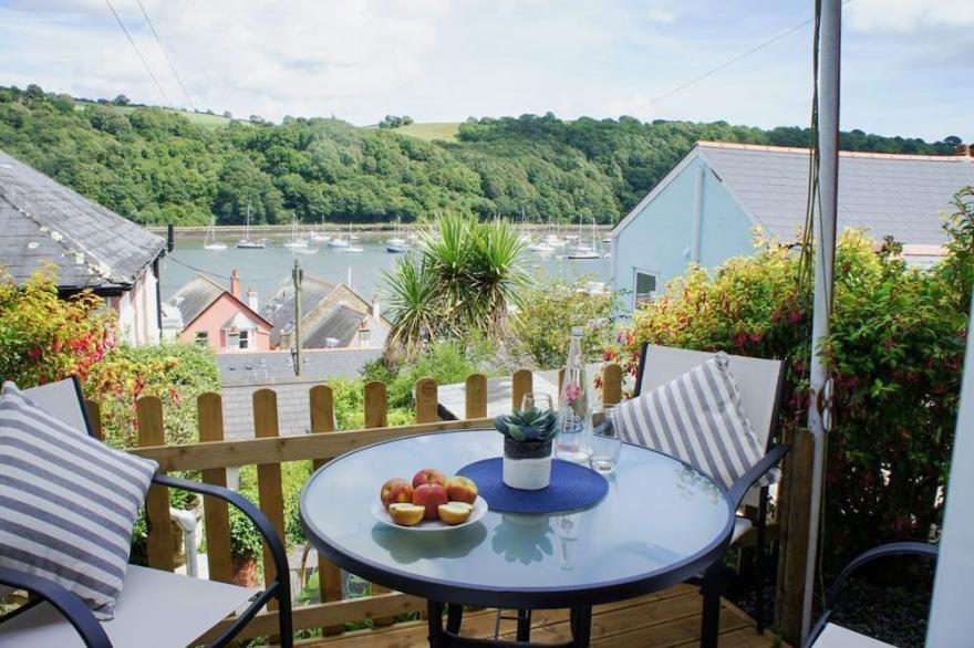 Ferry View - sleeps 6 guests  in 3 bedrooms
