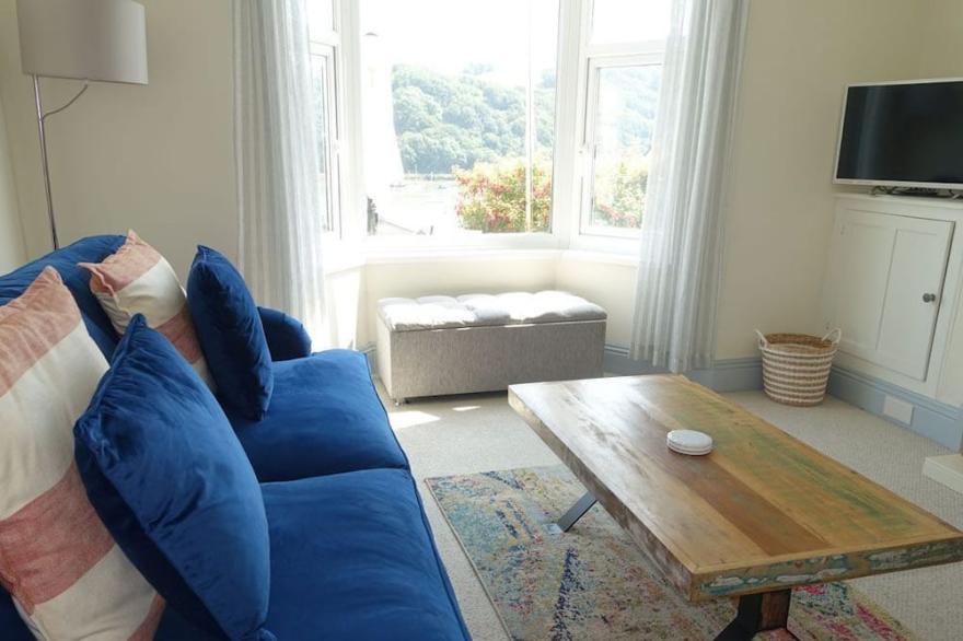Ferry View - sleeps 6 guests  in 3 bedrooms