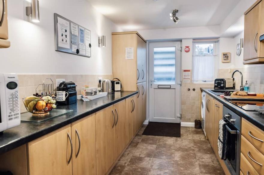 Apartment with river views, parking and on the level