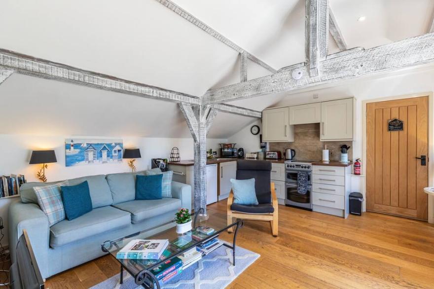Beautifully appointed  Cottage With Open Parkland Views