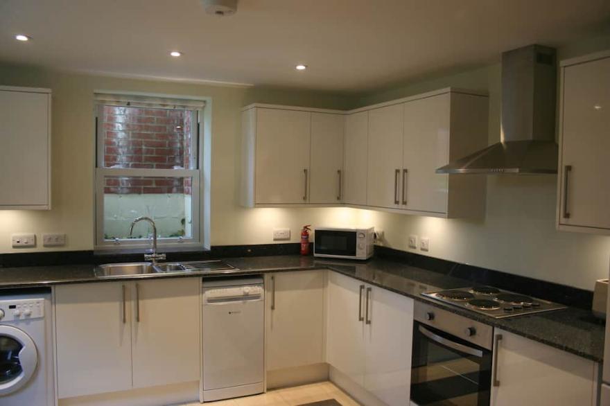 Highlands Apt 5 -  cliff top, garden, free wifi + parking