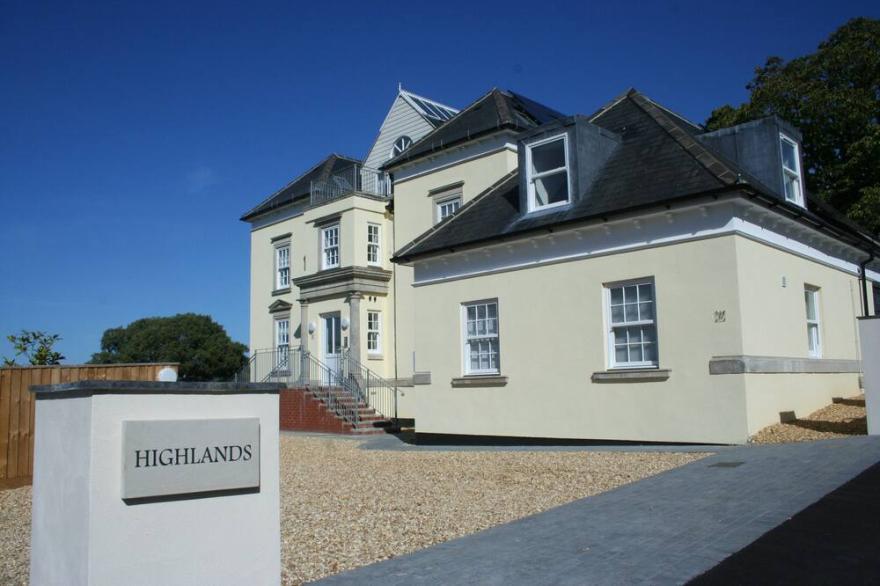 Highlands Apt 5 -  cliff top, garden, free wifi + parking