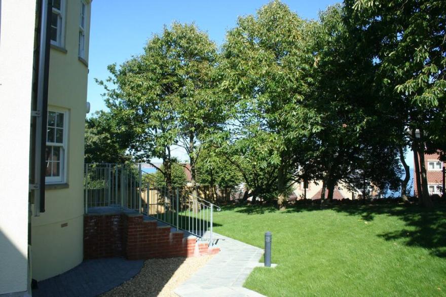 Highlands Apt 2 -  sea views, garden, free wifi + parking