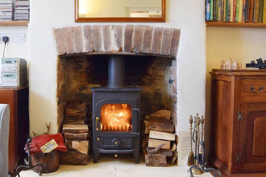 Maisey Cottage - sleeps 4 guests  in 2 bedrooms