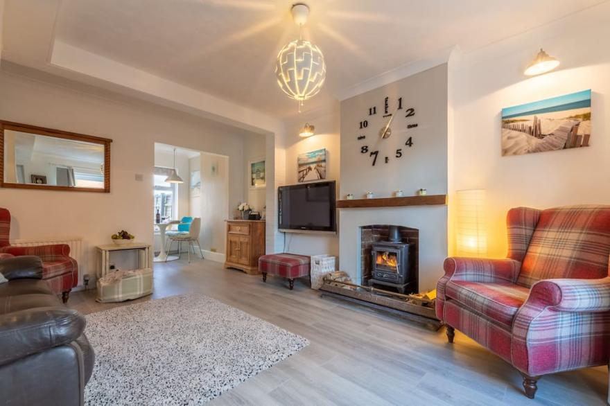 This delightful dog friendly cottage is a cosy base for a holiday or short break