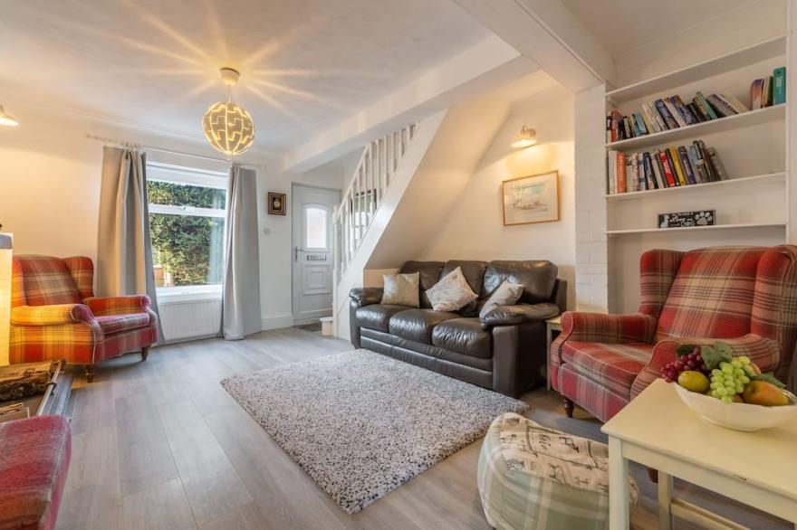 This delightful dog friendly cottage is a cosy base for a holiday or short break