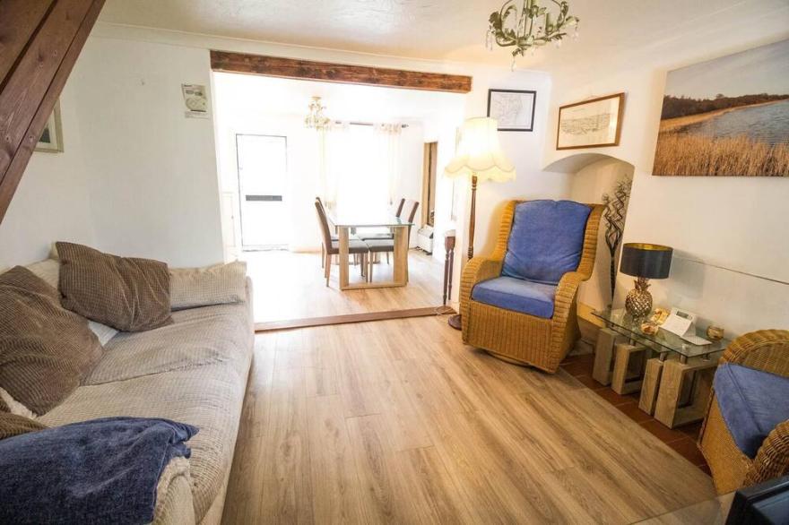 Seaside cottage in Lowestoft in Suffolk ref 99004U