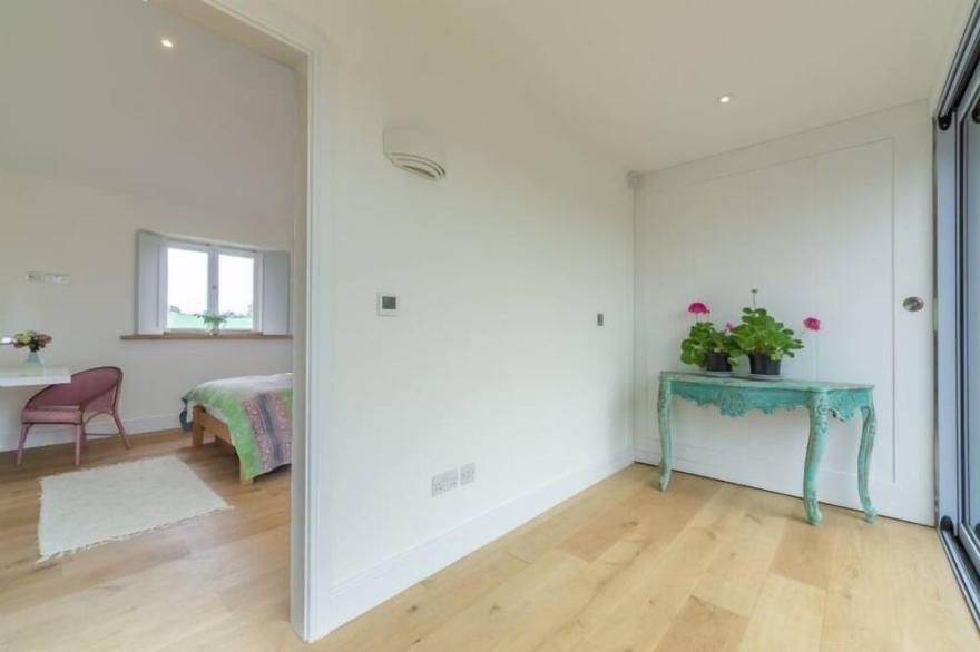 An enchanting luxury self-catering coastal barn, set in an unrivalled position.