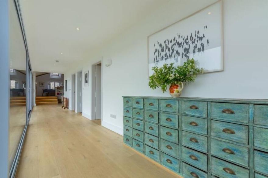 An enchanting luxury self-catering coastal barn, set in an unrivalled position.