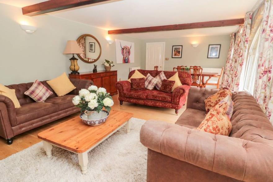 THE STEADINGS, pet friendly, character holiday cottage in Rothbury
