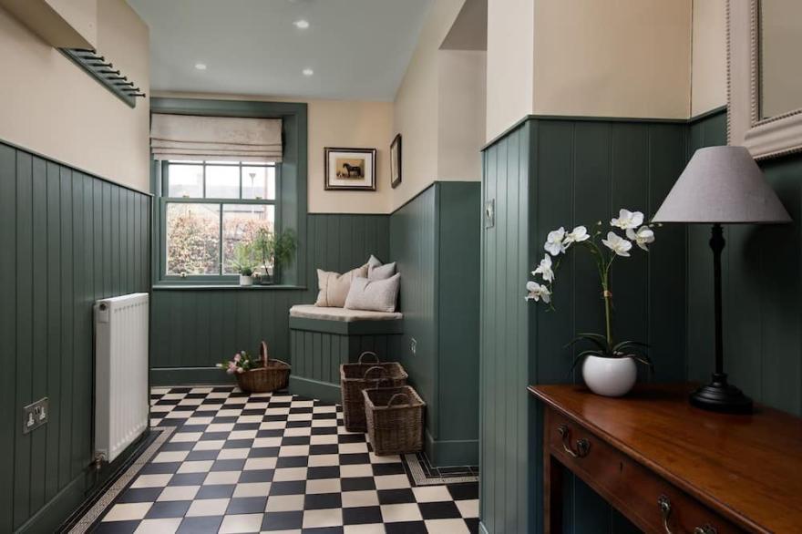 SOUTH LODGE, Warenford near Belford - sleeps 6 in 4 bedrooms