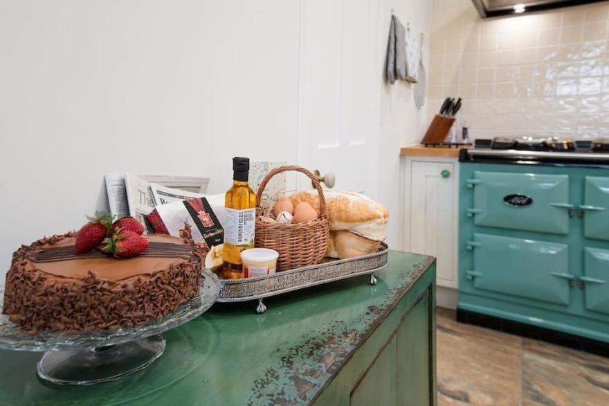 SOUTH LODGE, Warenford near Belford - sleeps 6 in 4 bedrooms
