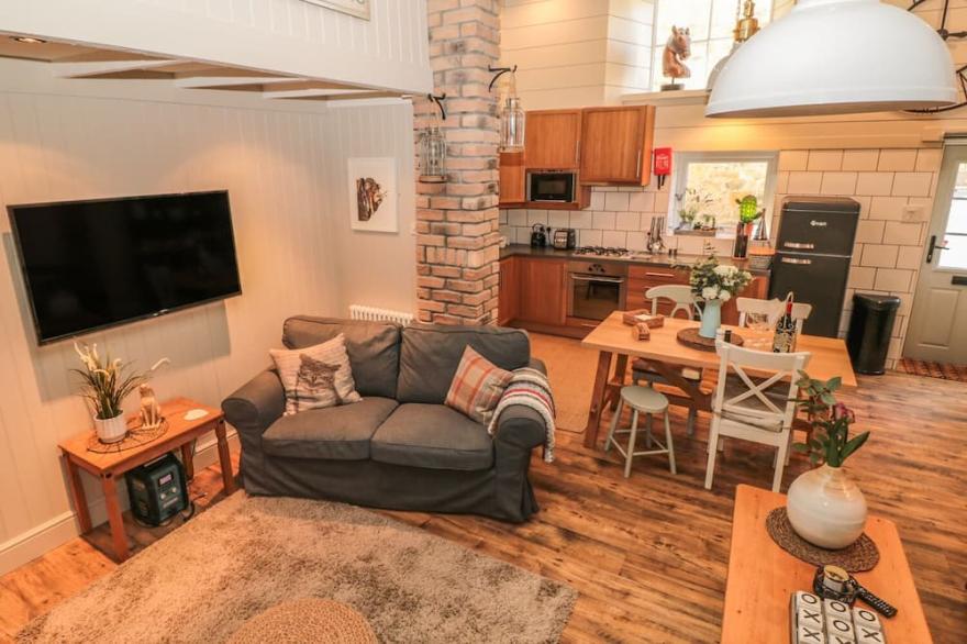 THE OLDE STABLES, family friendly in Warkworth