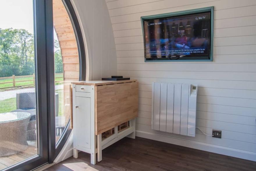 Cowslip Pod - Glamping for 4 Guests