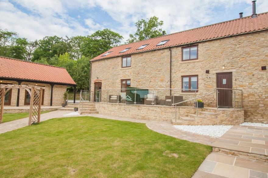 Keldy Cottage | sleeps 4 - Hot Tub, Dog Free - 5* Gold Award