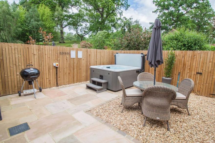 Keldy Cottage | sleeps 4 - Hot Tub, Dog Free - 5* Gold Award