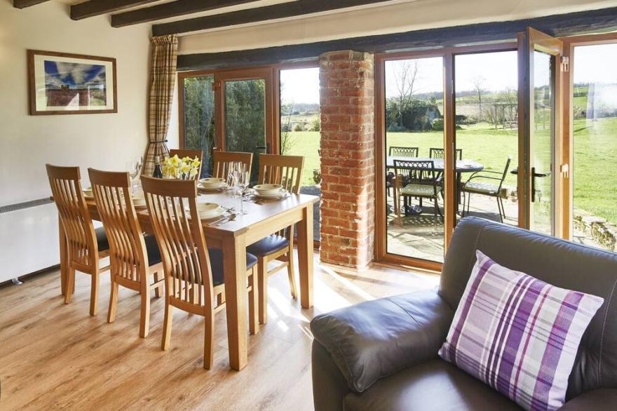 3 bedrooms, ideal family & Friends, peaceful North York Moors National Park, lovely open views